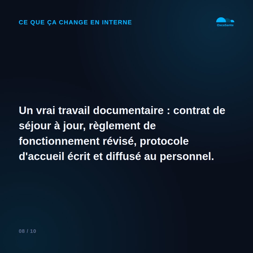 Slide 8 du carrousel : contrat de séjour à jour, règlement de fonctionnement révisé, protocole d'accueil écrit